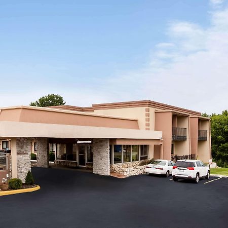 Hotel Super 8 By Wyndham Lawrence Ku Exterior foto