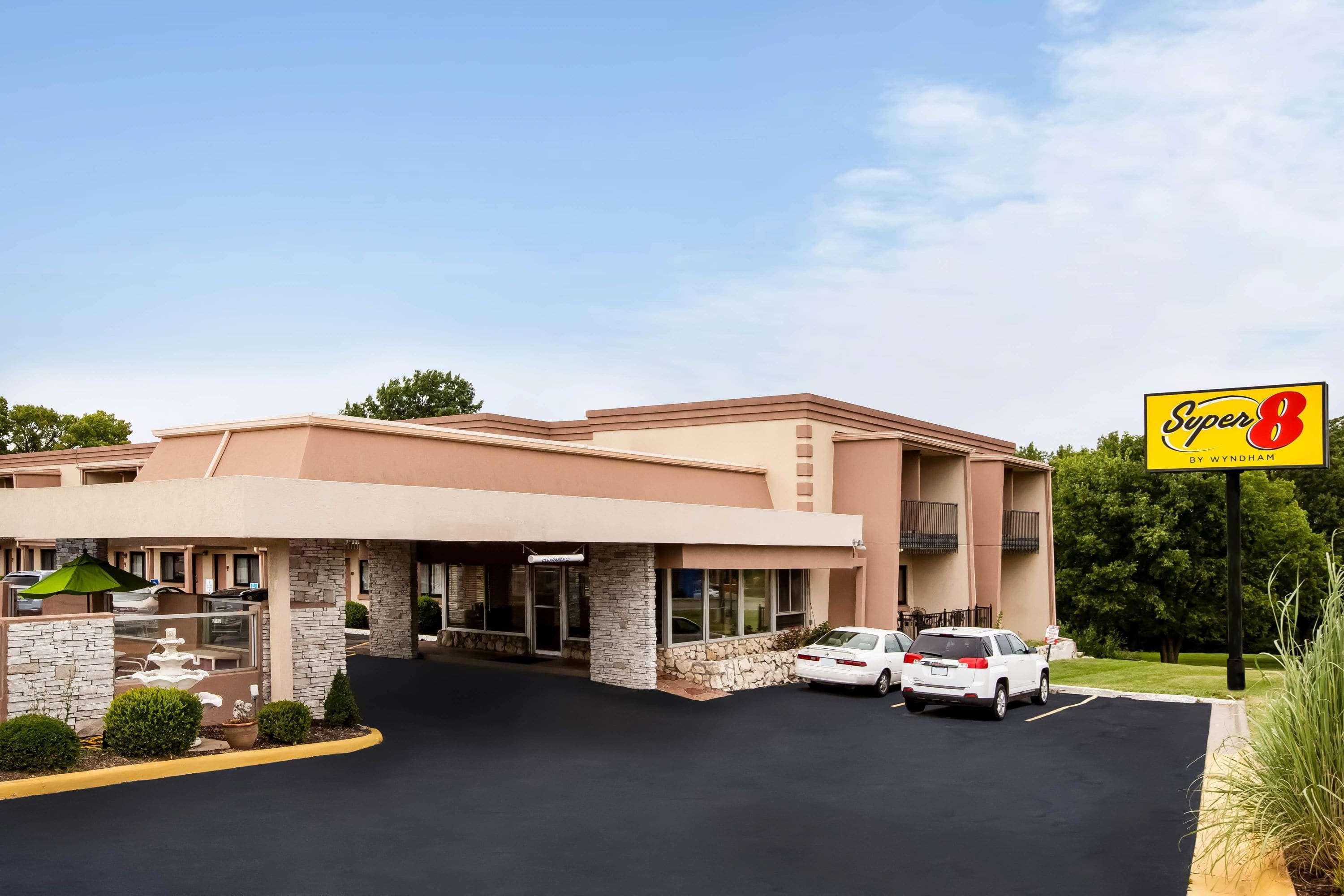 Hotel Super 8 By Wyndham Lawrence Ku Exterior foto