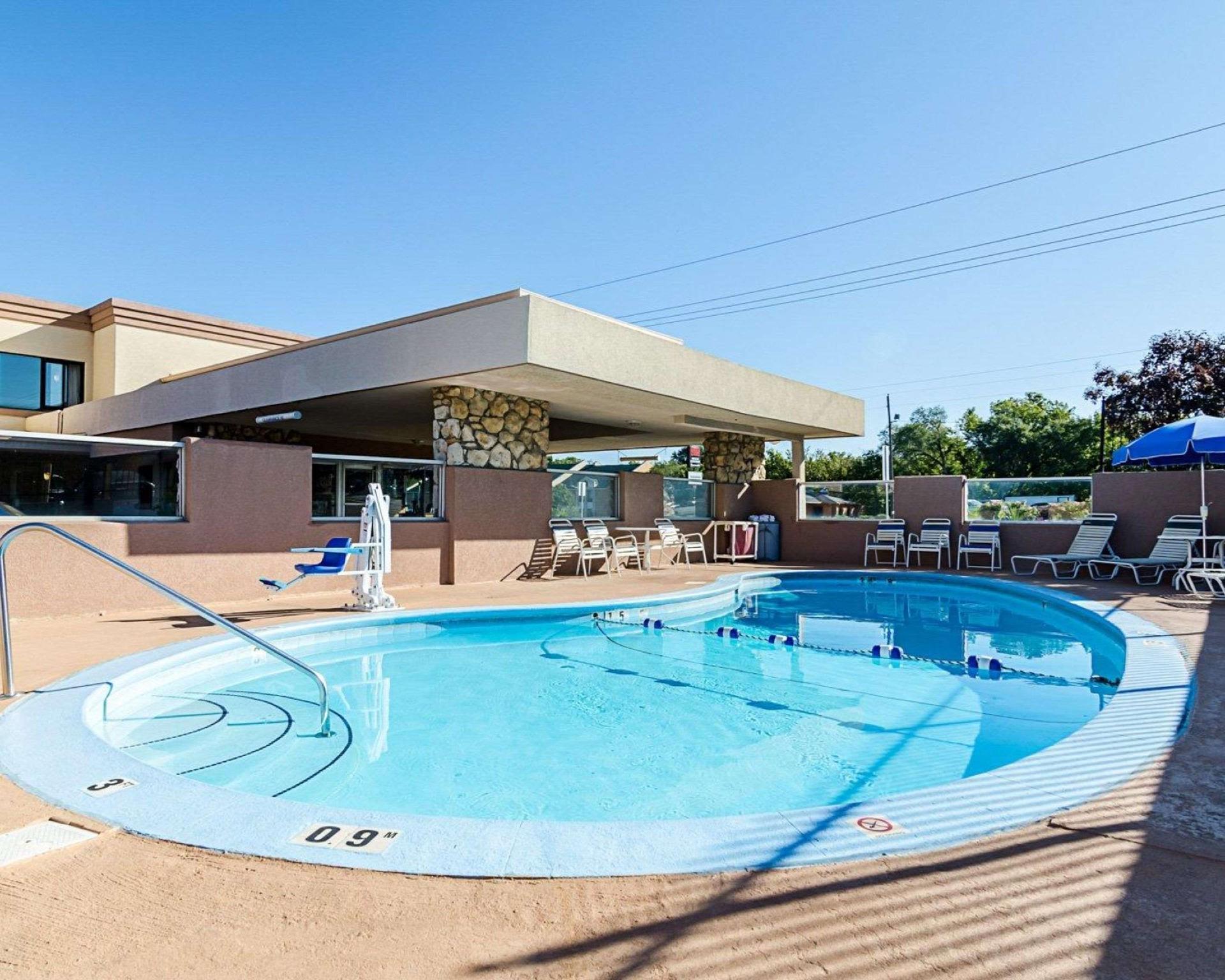 Hotel Super 8 By Wyndham Lawrence Ku Exterior foto