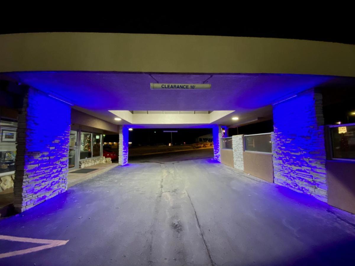 Hotel Super 8 By Wyndham Lawrence Ku Exterior foto